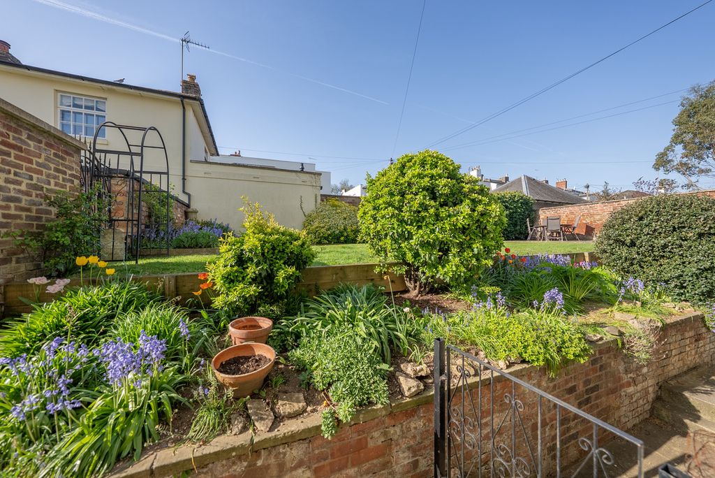 Property photo 2 of 34
