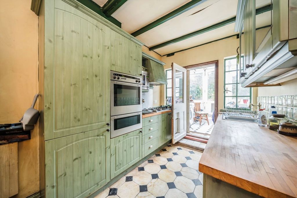 Property photo 3 of 8