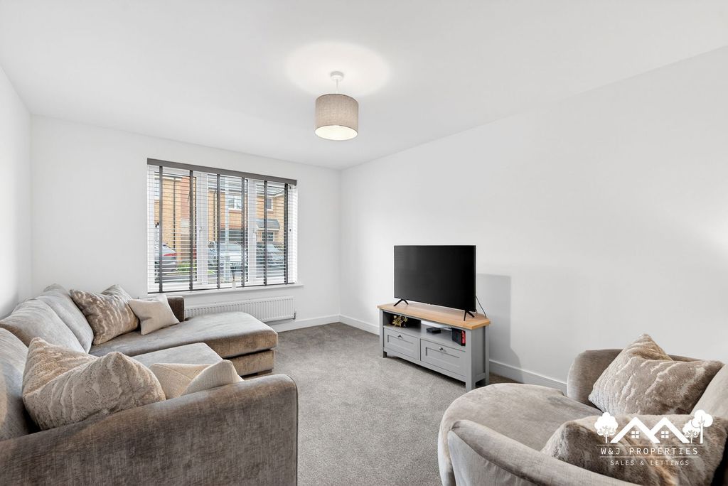 Property photo 3 of 37