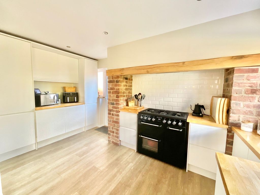 Property photo 2 of 40