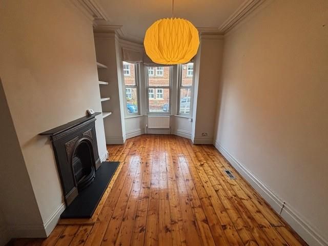 Property photo 2 of 31 Front Lounge