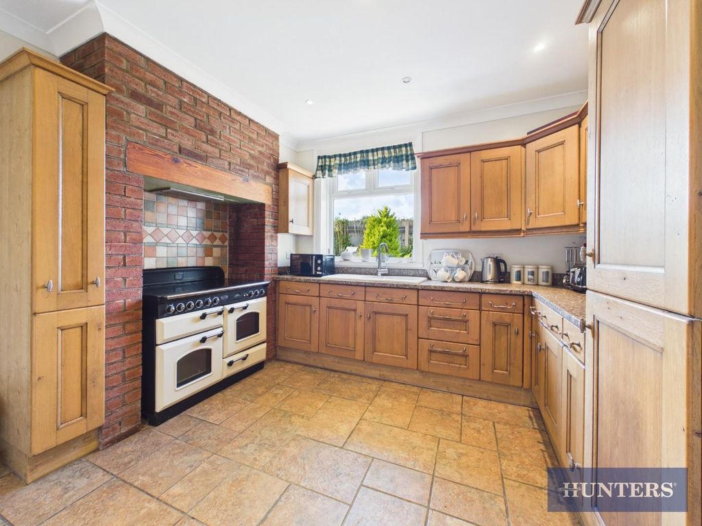 Property photo 2 of 18 Kitchen