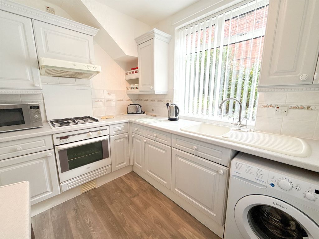 Property photo 3 of 32 Kitchen