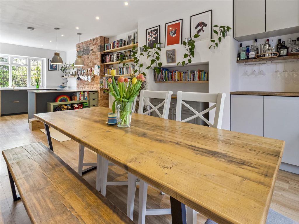 Property photo 2 of 31 95 Lansdown Road-011.Jpg