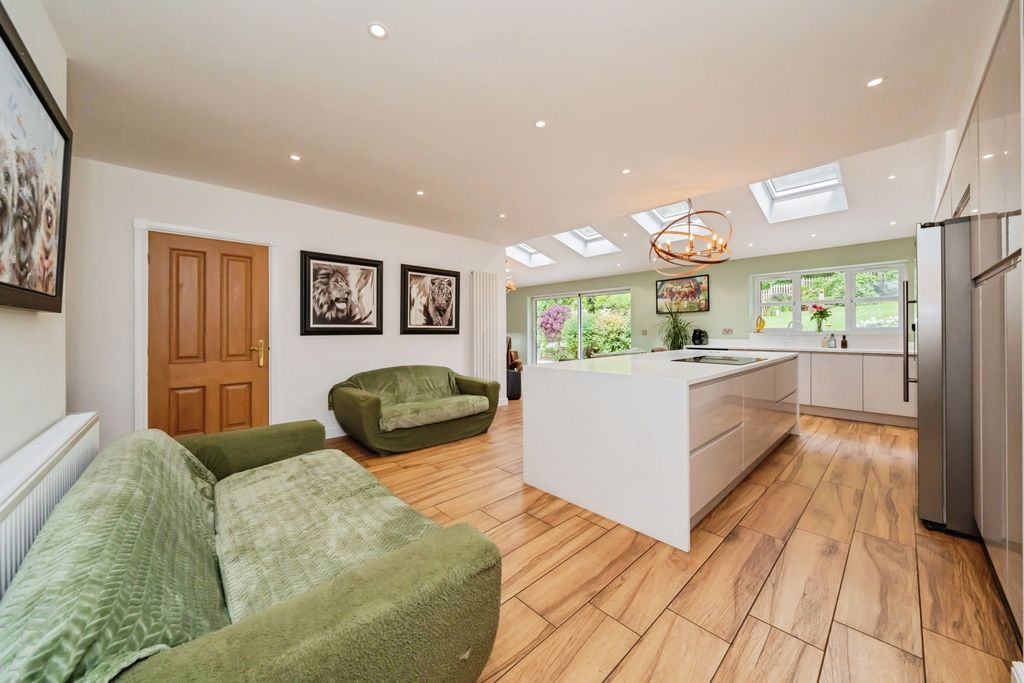 Property photo 2 of 47 Kitchen/Lounge