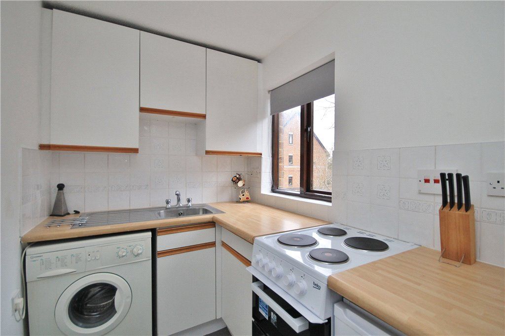 Property photo 3 of 7 Kitchen