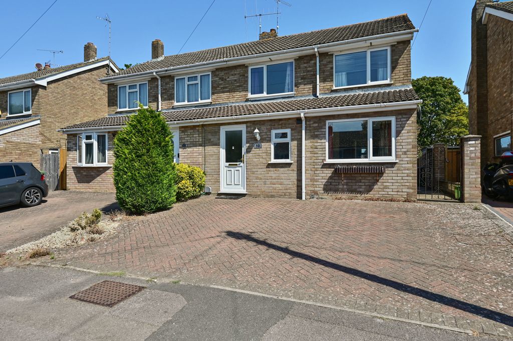Property photo 1 of 13 10 Foxley Close (4)