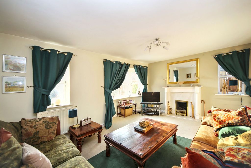 Property photo 2 of 21