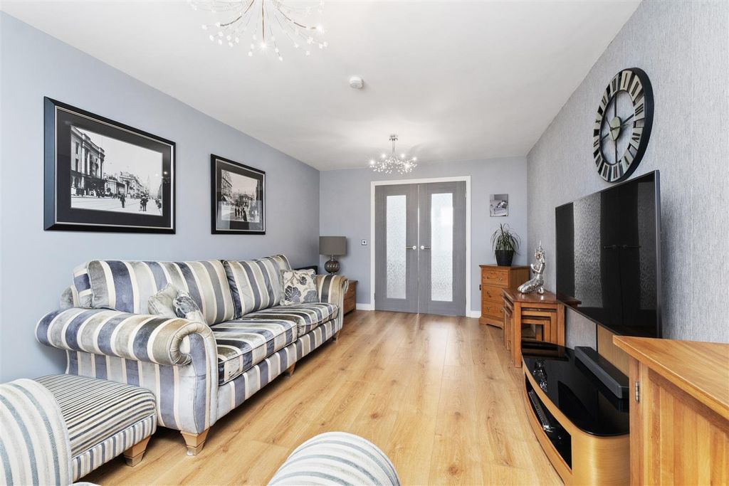 5 bed detached house for saleRussell Crescent, Bathgate EH48 photo 5