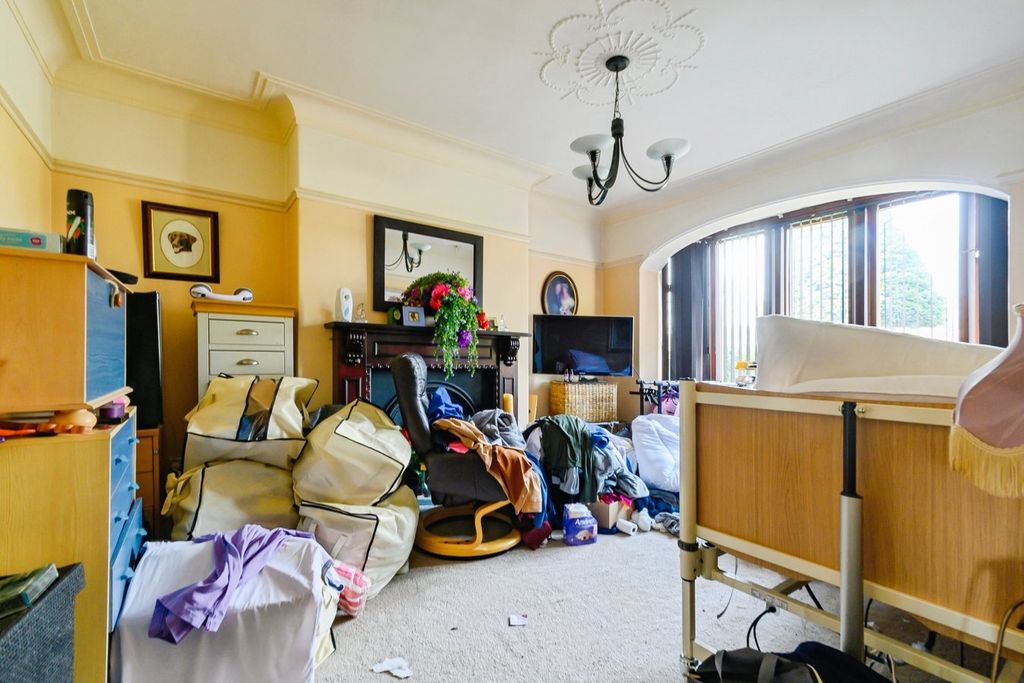 Property photo 3 of 18