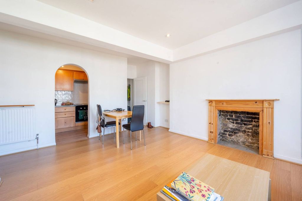 Property photo 3 of 6