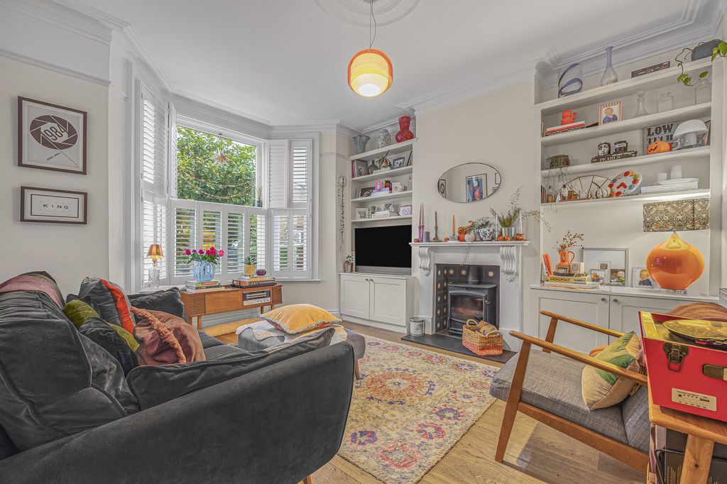 Property photo 2 of 17