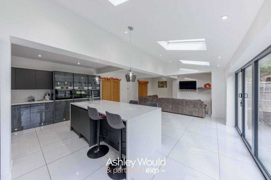 Property photo 2 of 29