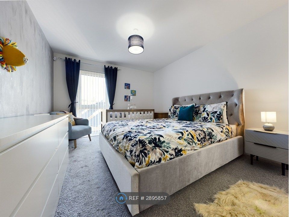 Property photo 3 of 11 Master Bedroom
