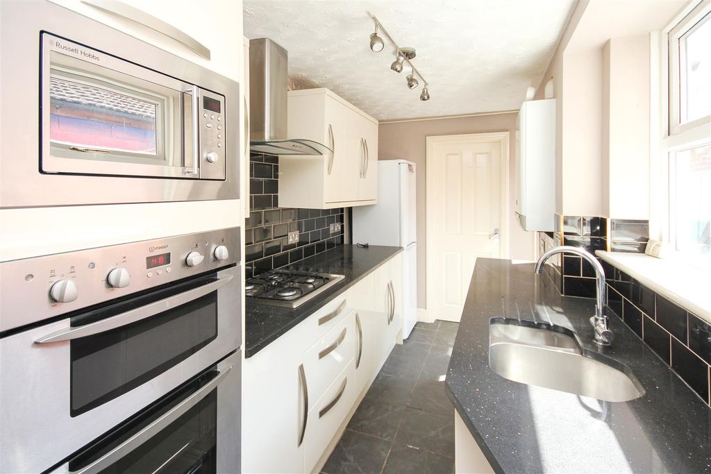 Property photo 2 of 14 Kitchen 1.Jpg