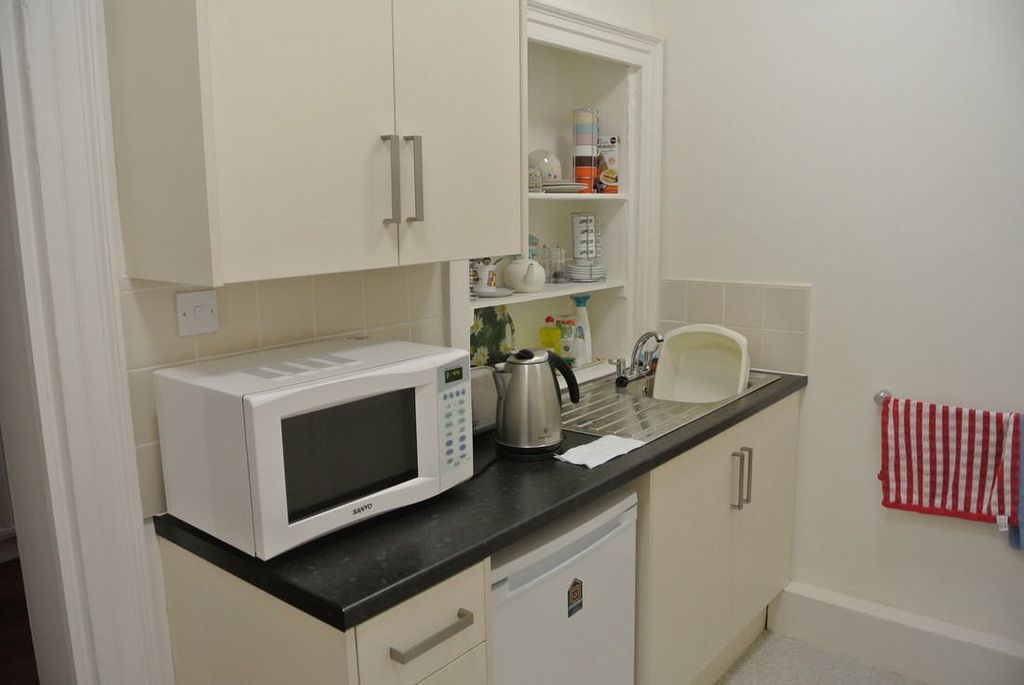 Property photo 2 of 4 Kitchen.Jpg