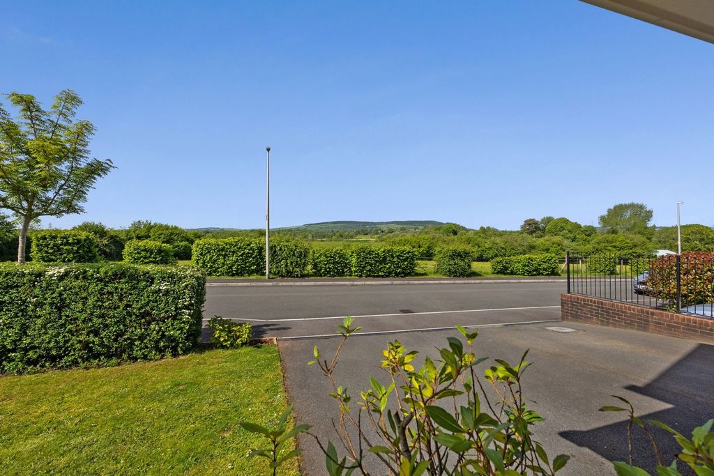 Property photo 2 of 50