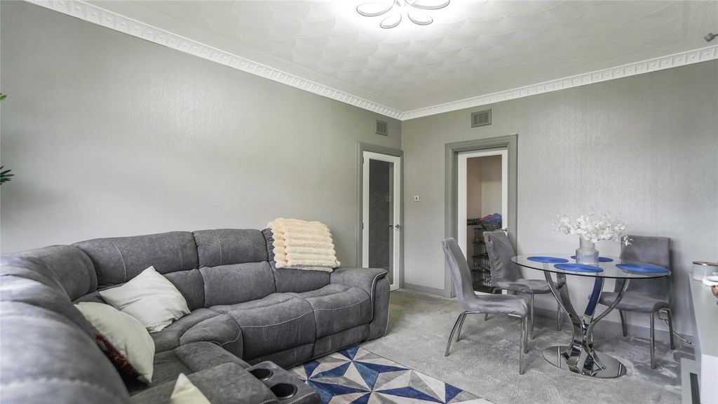 Property photo 3 of 17 3