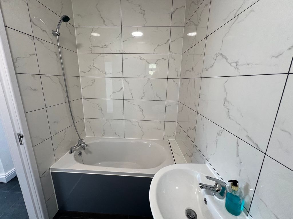 Additional image 9 of 3 bed flat to rentMill Bank, Telford TF1