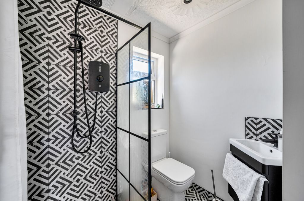 Property photo 3 of 20 13129179686d3c0598673