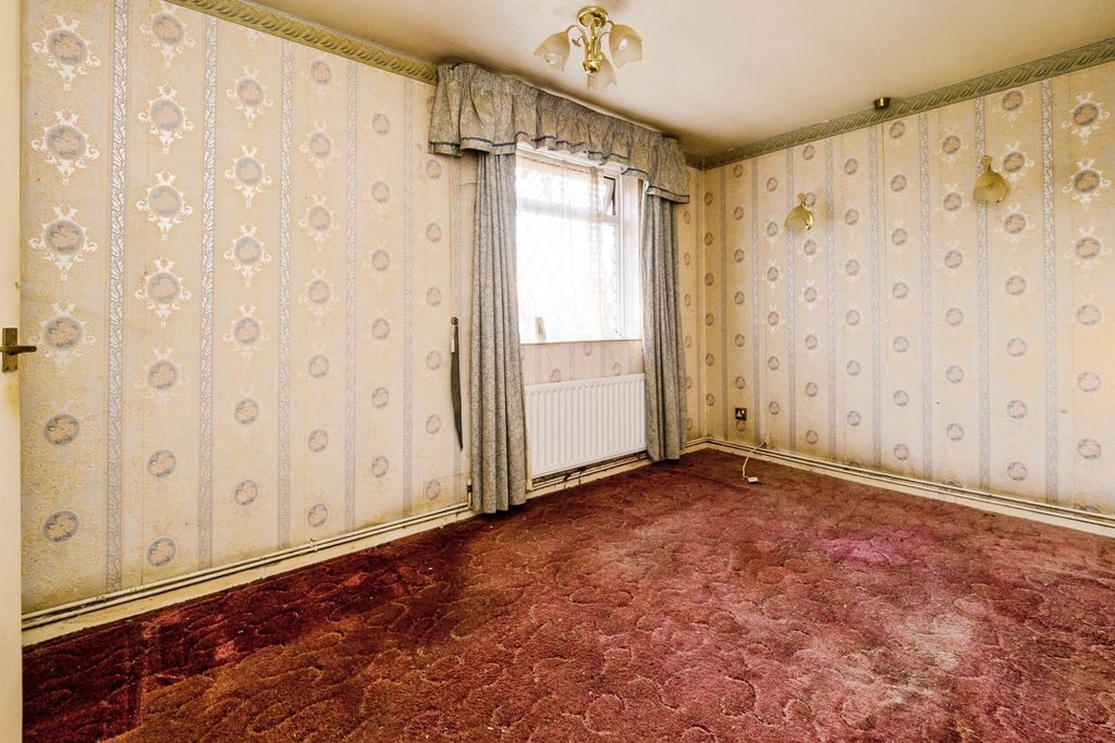 Additional image 11 of 2 bed maisonette for saleFyfield Road, Rainham RM13