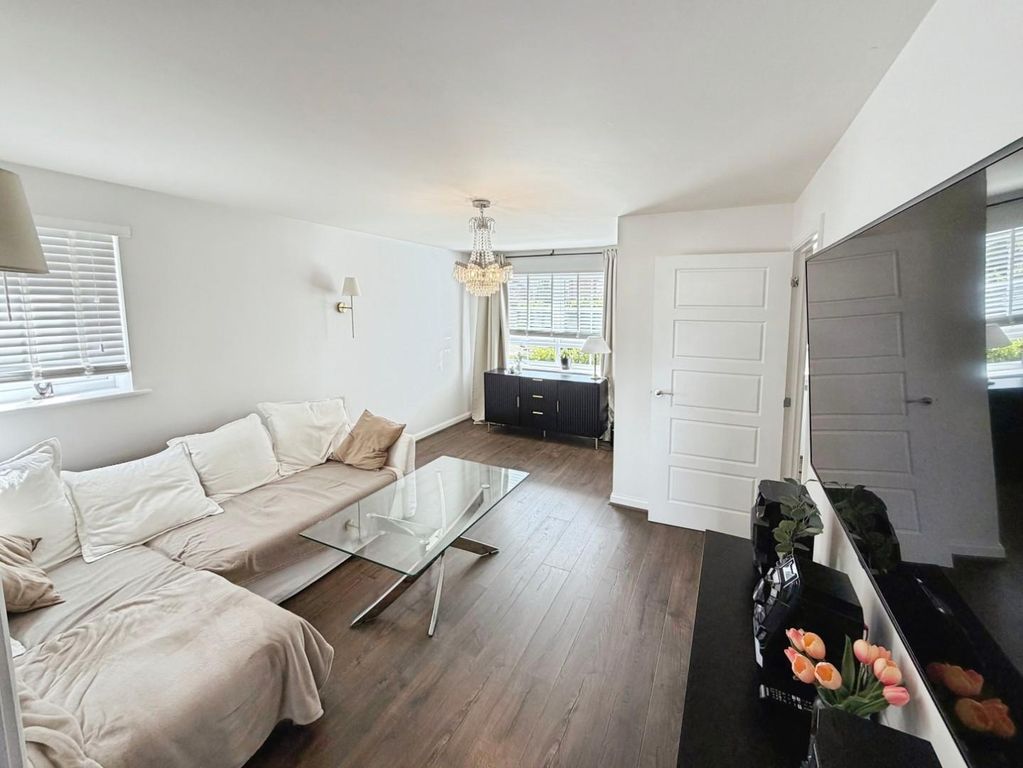Property photo 2 of 33 B94Ef8Fe--4F23-Bdc8-13Ec86840012-20290-00000A43Bd8