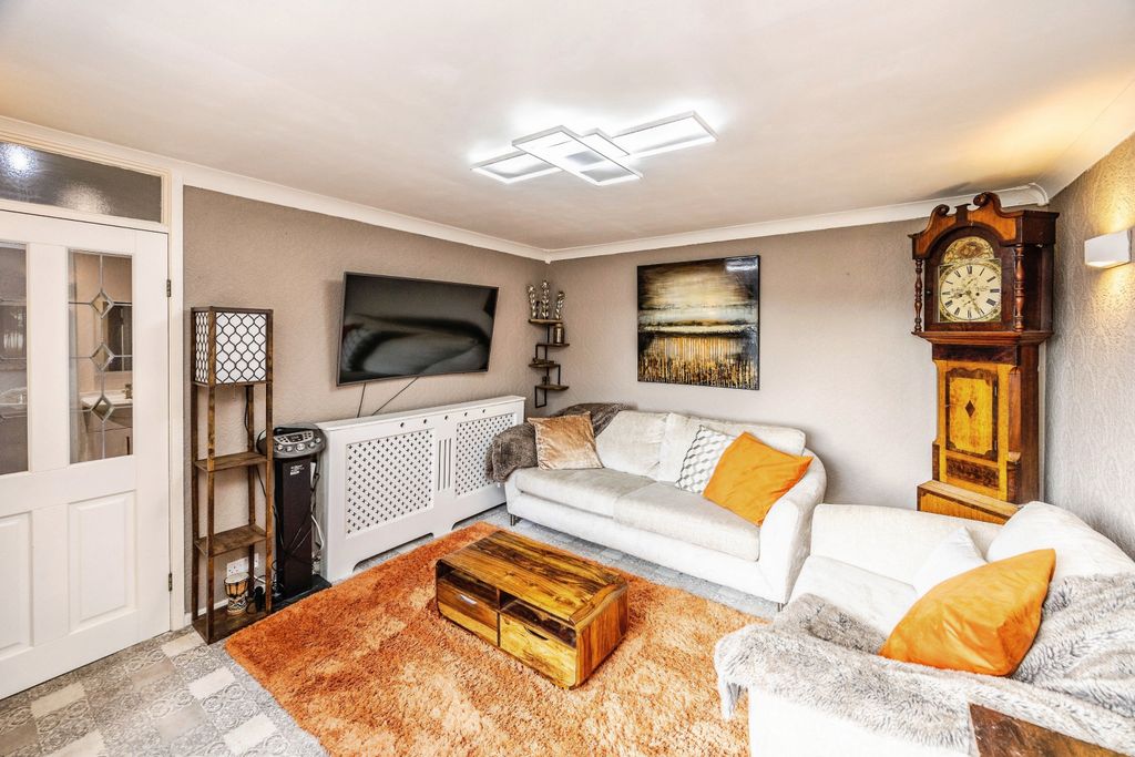 Property photo 3 of 20 Living Room