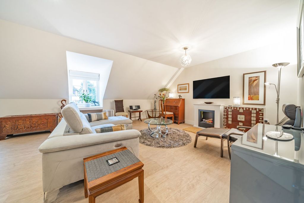Property photo 1 of 15 Sitting Room