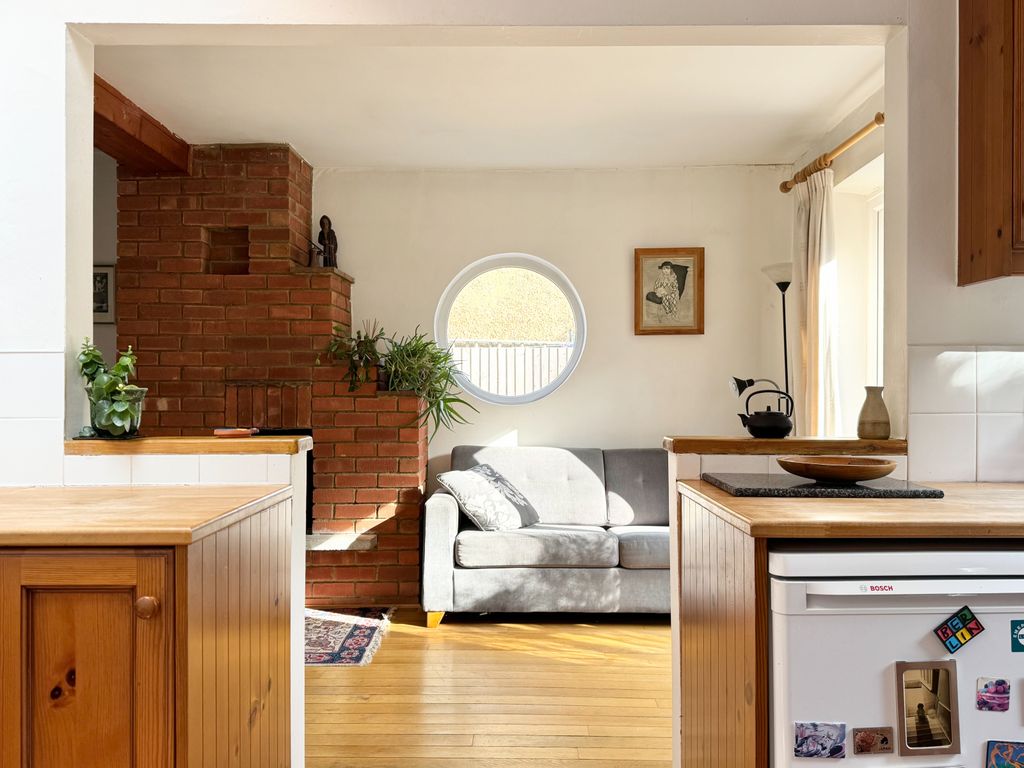 Property photo 1 of 25 Granville Road, Northchurch, Berkhamsted