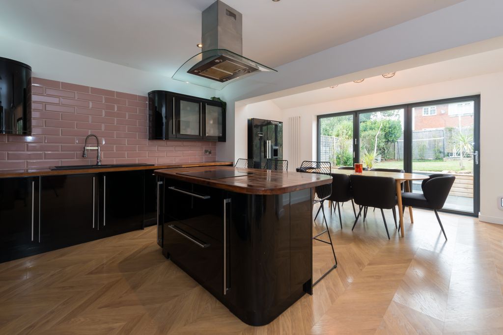 Property photo 3 of 21 Kitchen / Dining Room