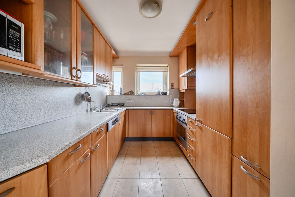 Property photo 3 of 23