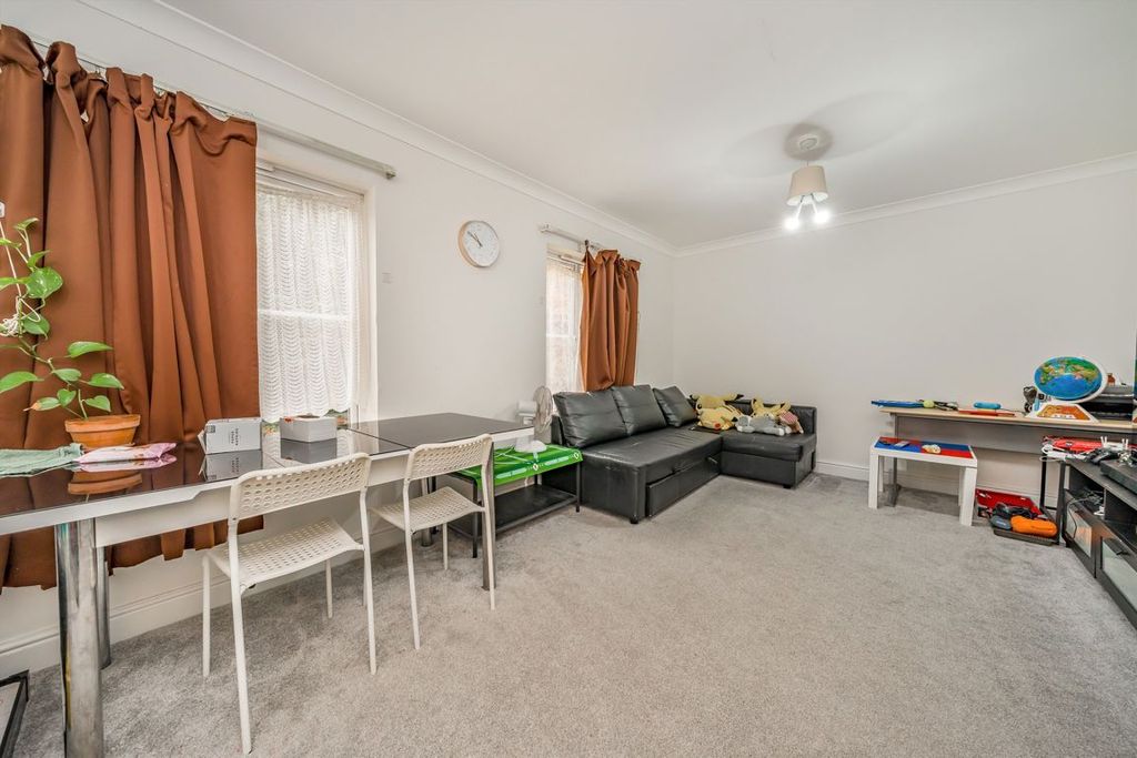 Property photo 2 of 6