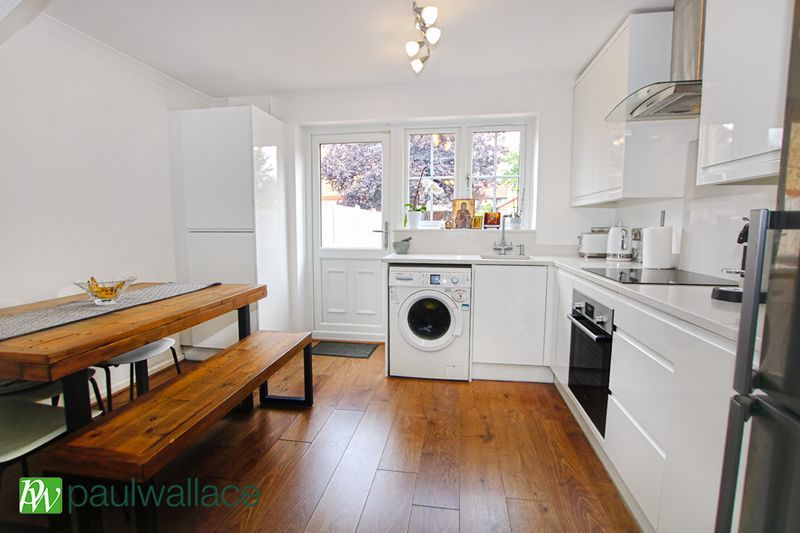 Property photo 3 of 10 Kitchen
