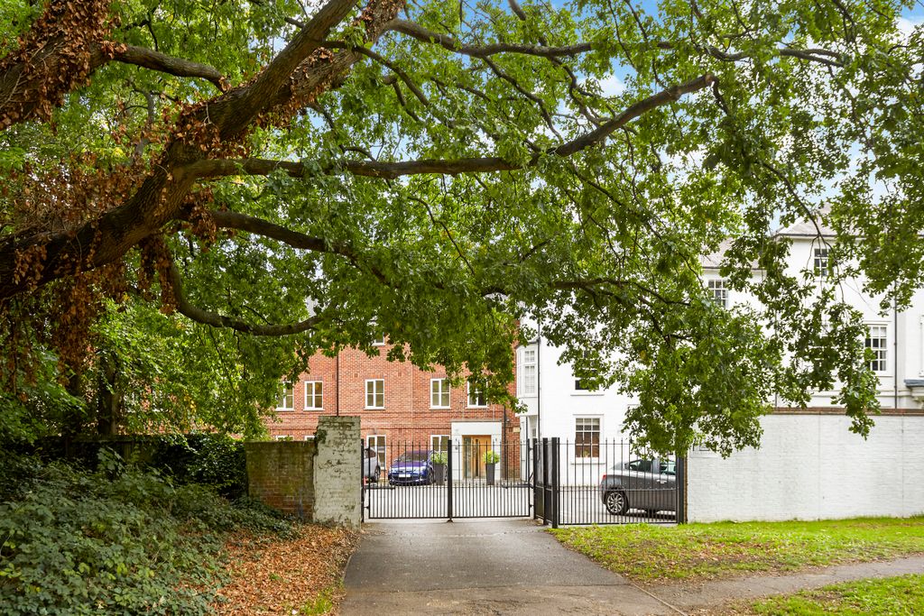 Property photo 2 of 11 11 The Newlands Fpz2