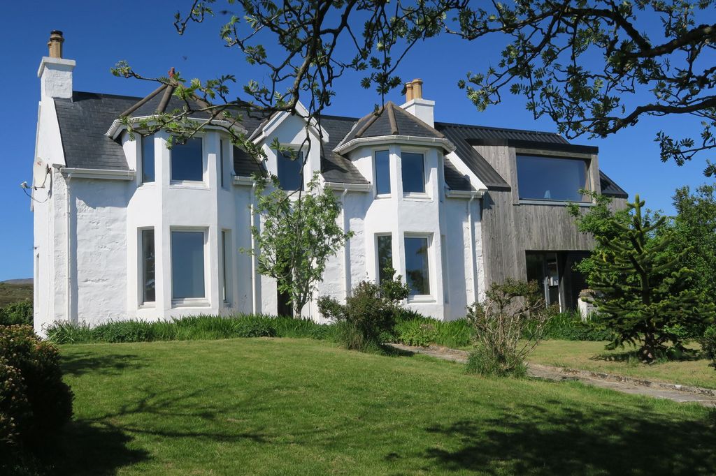 Property photo 2 of 36
