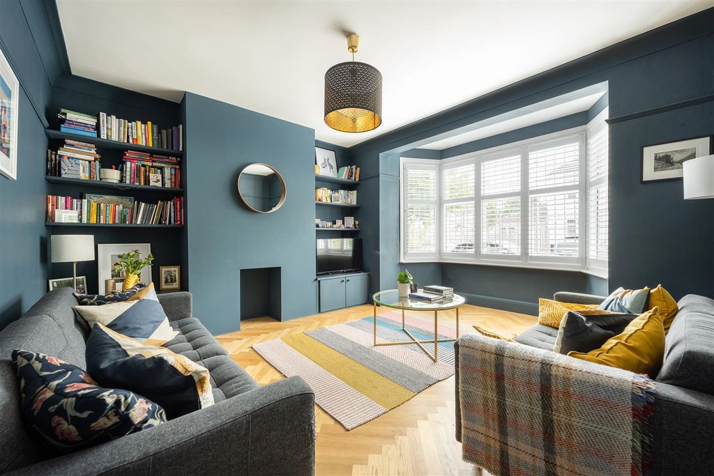 Property photo 2 of 55 Reydon Avenue, E11