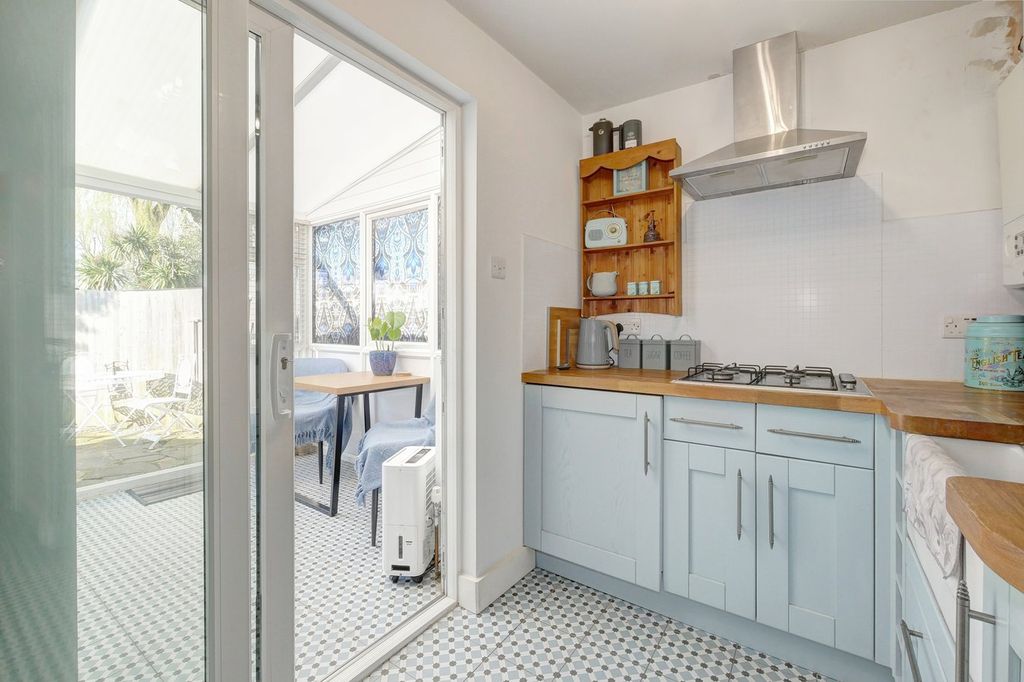 Property photo 2 of 22