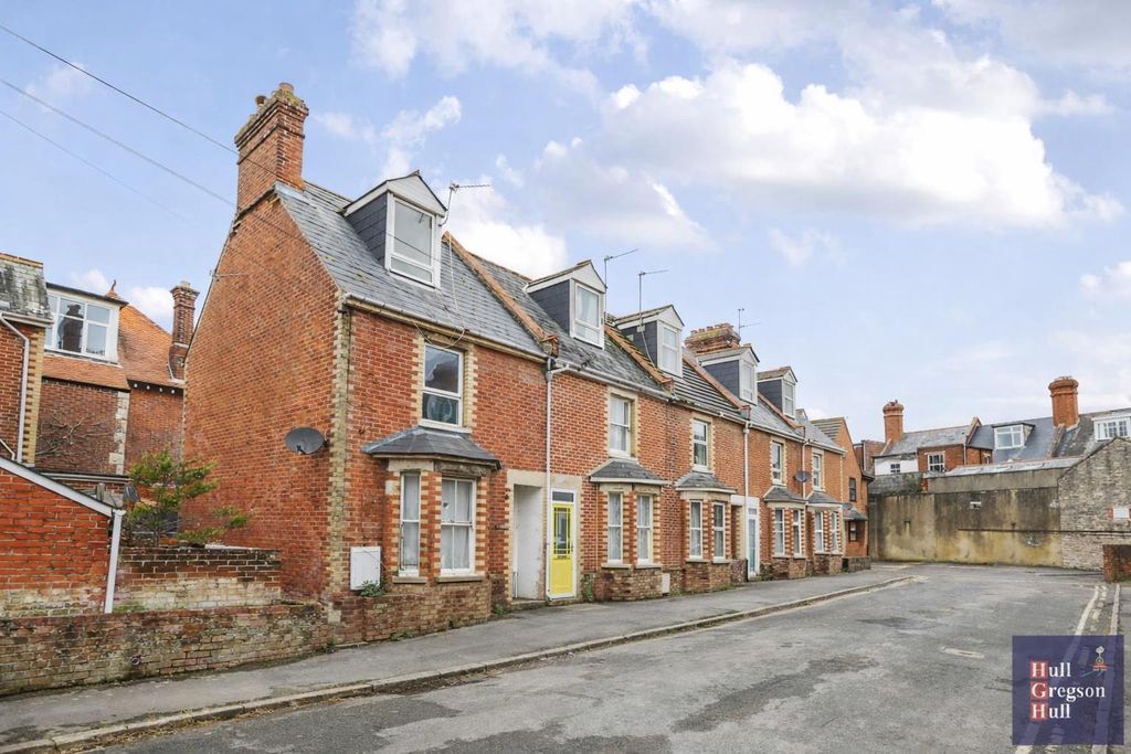 Property photo 1 of 15 Cornwall Rd.Png