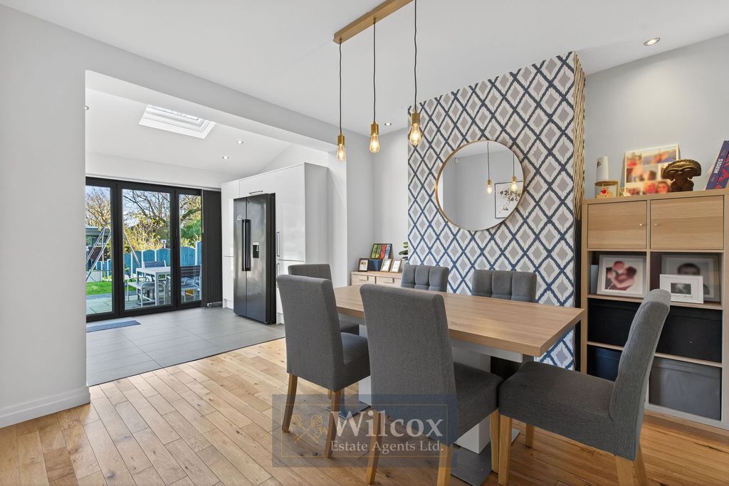 Property photo 3 of 27