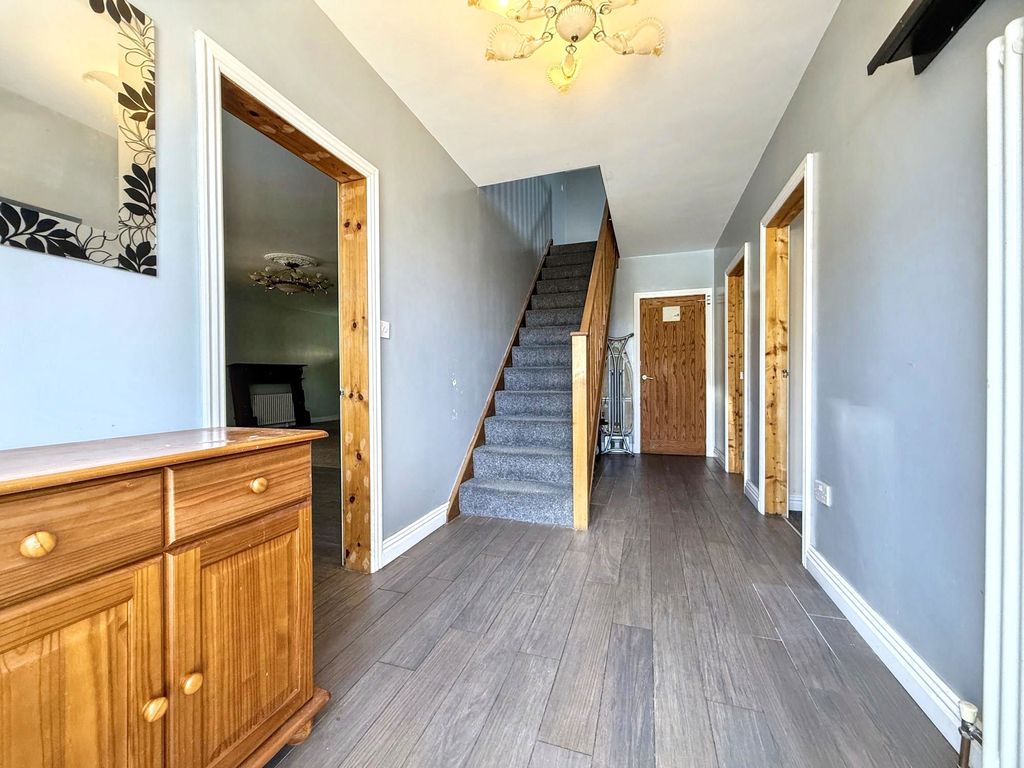 Property photo 2 of 31