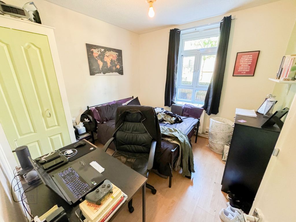 Property photo 2 of 6 Photo 1