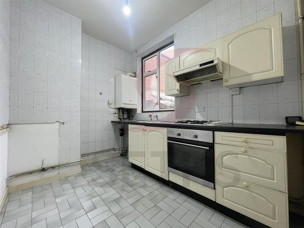 Property photo 3 of 5 Kitchen