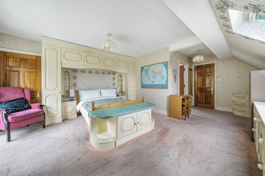 Property photo 2 of 49 1340974-17-68Adad...