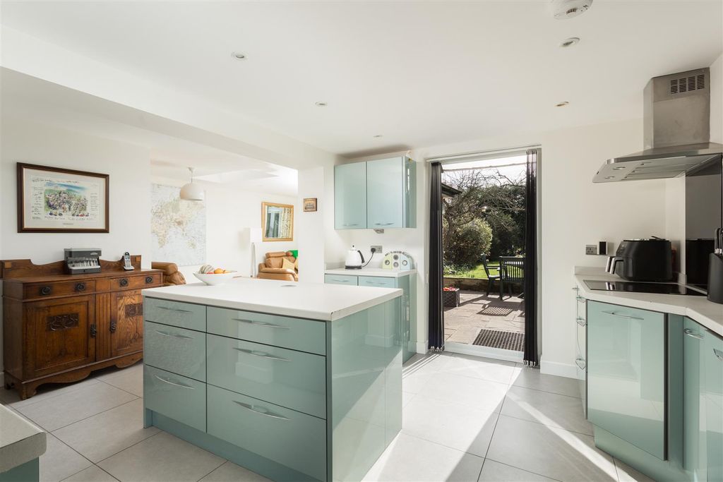 Property photo 2 of 24 Kitchen