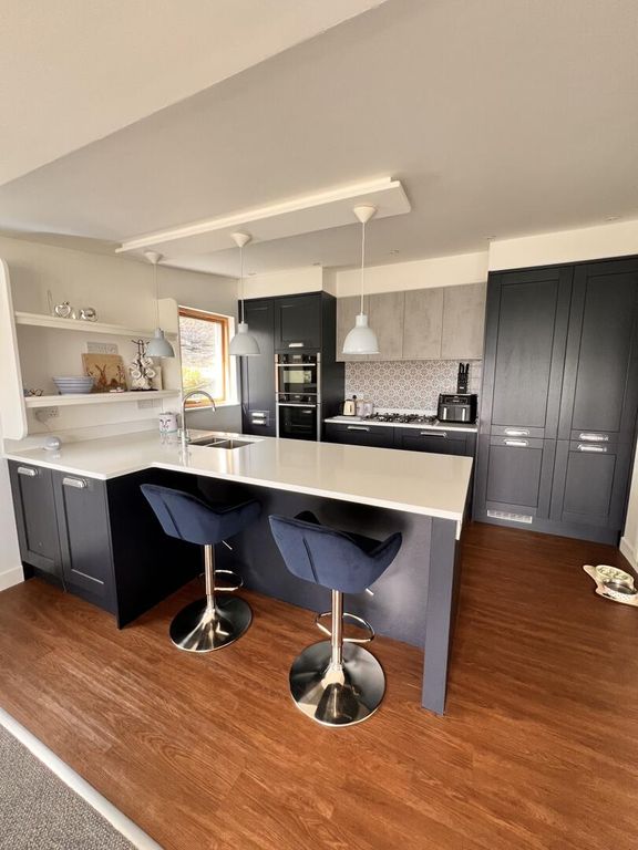 Property photo 2 of 10 Kitchen