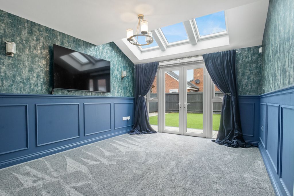 Property photo 2 of 33