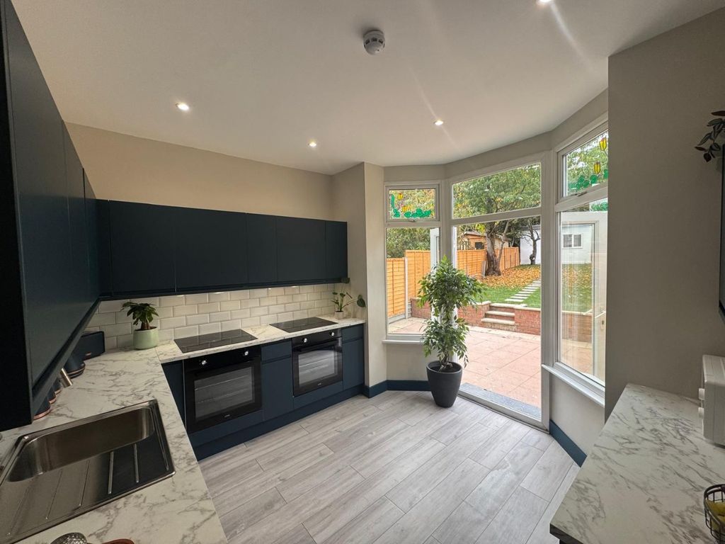 Property photo 3 of 8 4690373