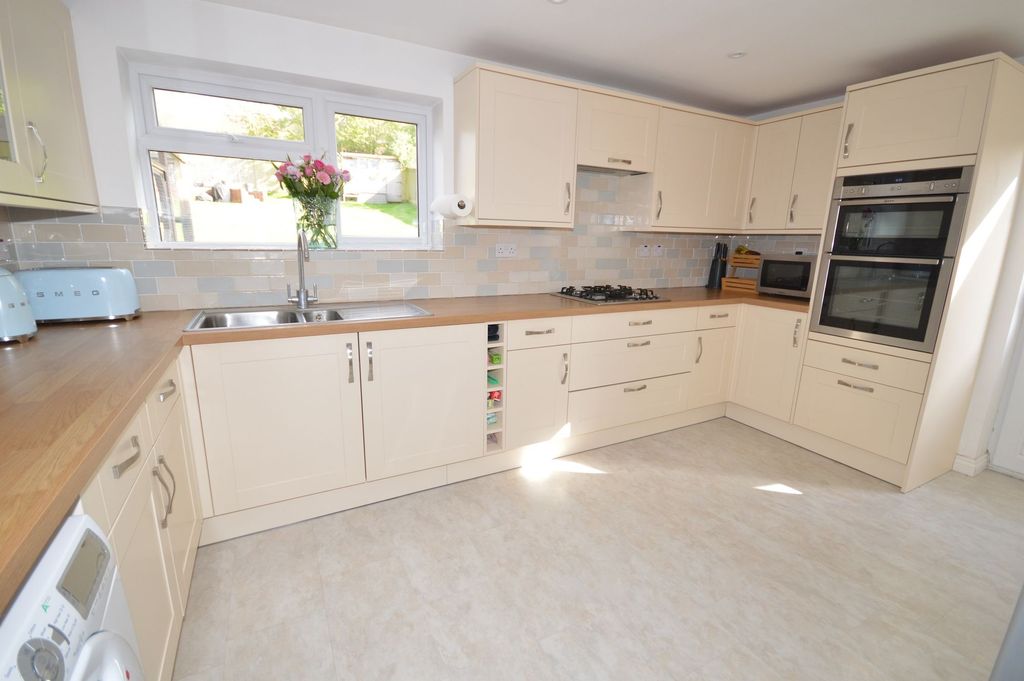 Property photo 2 of 16 Kitchen