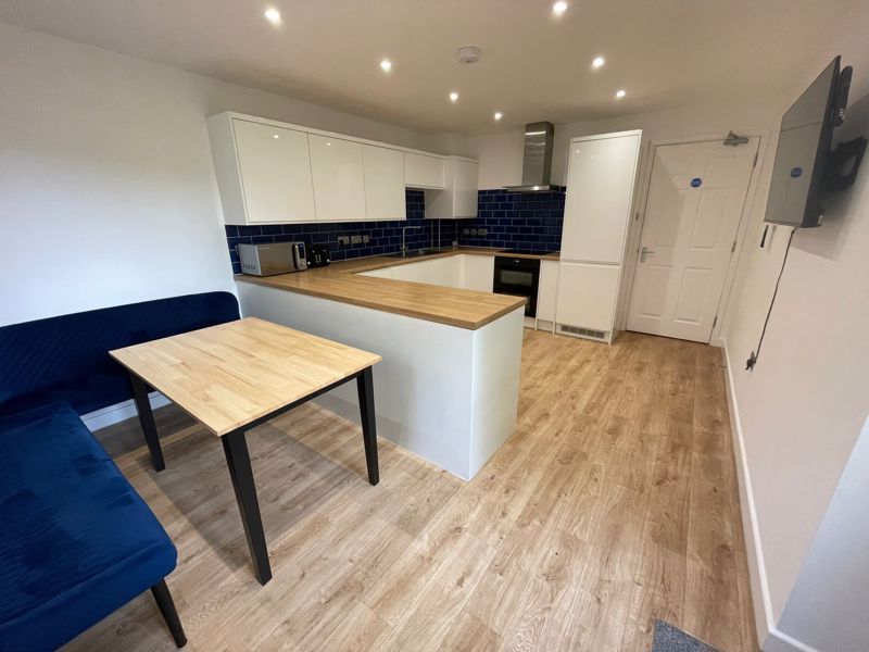 Property photo 1 of 10 Photo 4