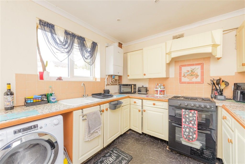 Property photo 3 of 11 Kitchen